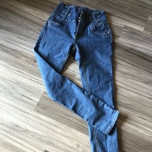 pasion SZ 13 skinny jeans. Preowned.
